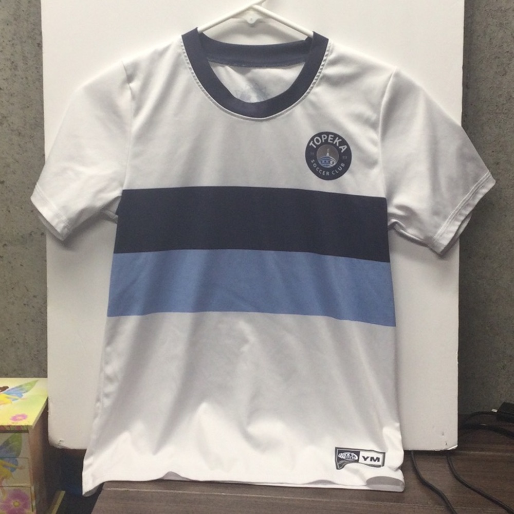 Girls medium soccer Jersey